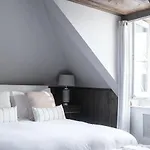 Bright Studio In Old Quebec City With Rustic Feel
