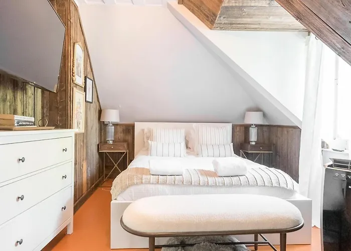 Bright Studio In Old Quebec City With Rustic Feel