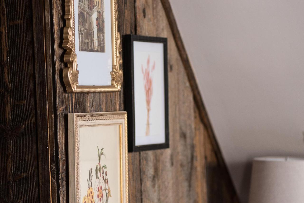 Holiday home Bright Studio In Old With Rustic Feel *