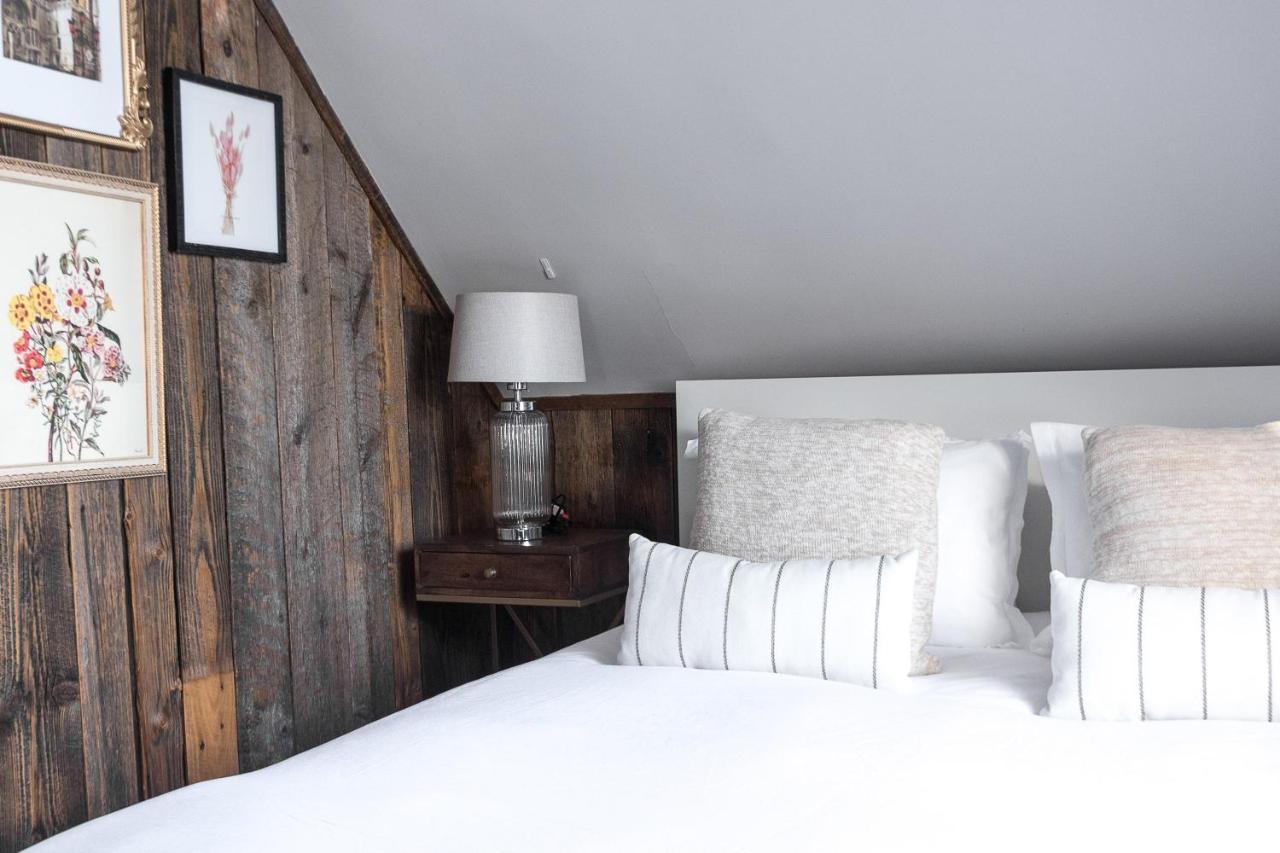 Bright Studio In Old With Rustic Feel Quebec City