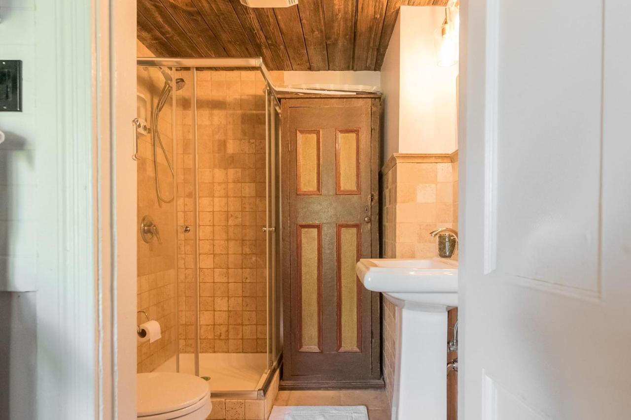 Bright Studio In Old With Rustic Feel Quebec City