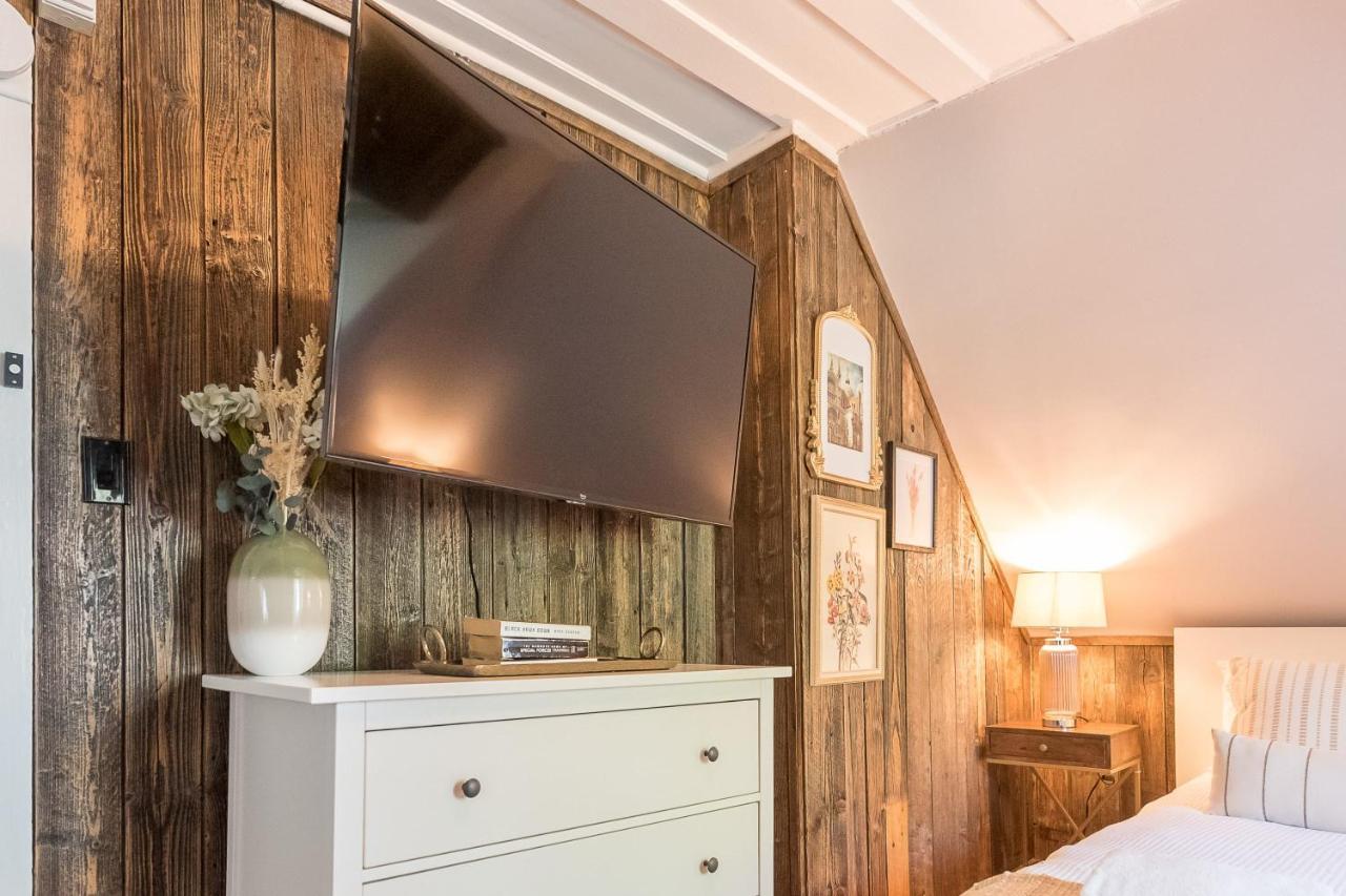 Bright Studio In Old With Rustic Feel